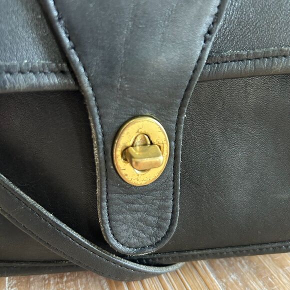 Vintage 1995 Coach Station 5130 Black Crossbody Handle Bag Handcrafted in USA - Picture 3 of 12